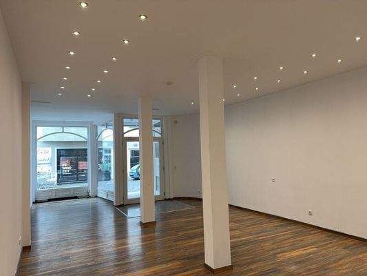 Blick zum Ladeneingang