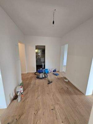 Leeres Zimmer mit Holzboden