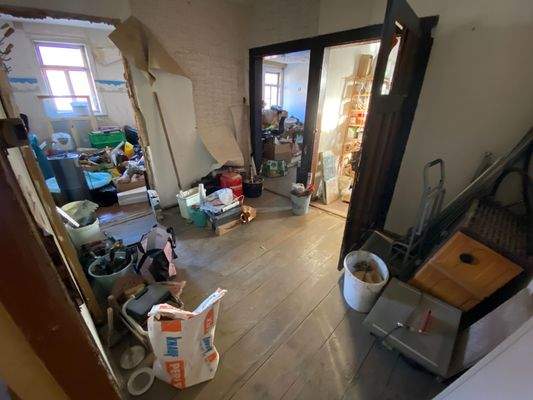 Noch unsanierter Bereich im 2. OG (1).jpg