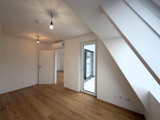 Schlafzimmer / klimatisiert mit Terrassenausgang