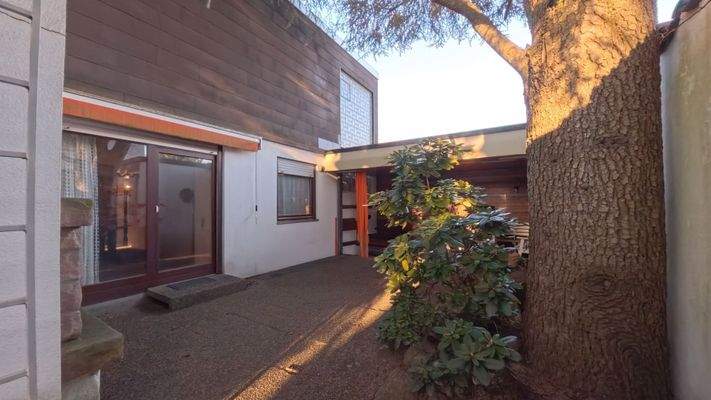 Freisitz mit teilweiser Überdachung