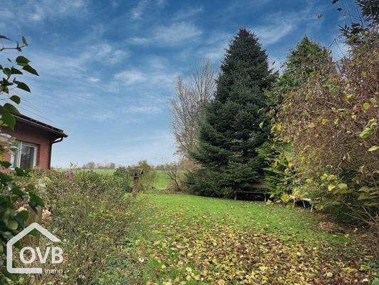 Garten mit Feldblick