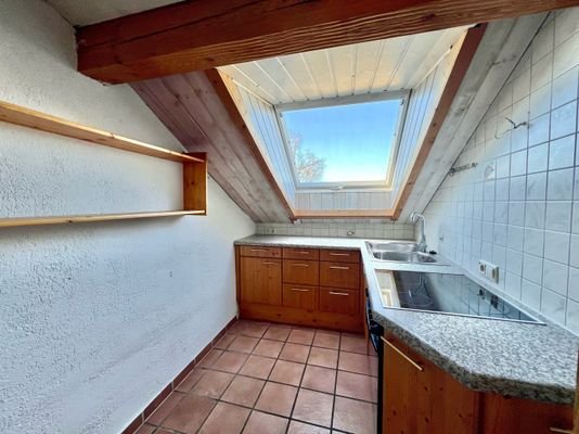 Küche mit großem Fenster