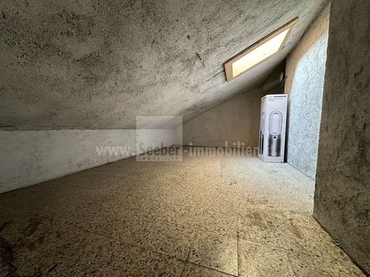 Zweizimmerwohnung-bilocale-Meran-Merano-Balkon-balcone-Dachboden-soffitta