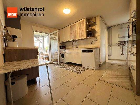 Küche mit direktem Terrassenzugang