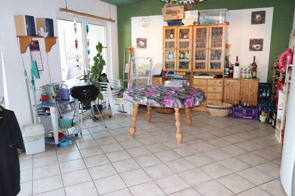 Partyraum über dem Garagengebäude