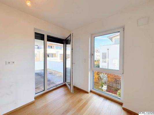 Schlafzimmer mit Balkon-Zugang