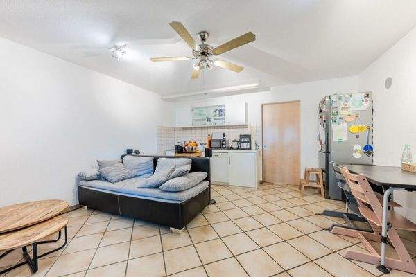 Wohnbereich im Kellergeschoss mit Küche