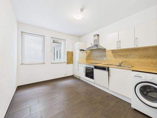 Gepflegte EBK mit Geräten