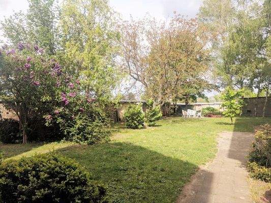 Augus-Bebel-Str.32_Hof