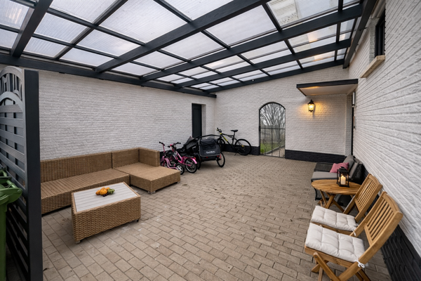 Überdachter Eingangsbereich