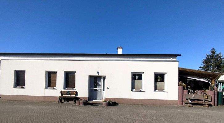 Whg. vorderes Nebengebäude