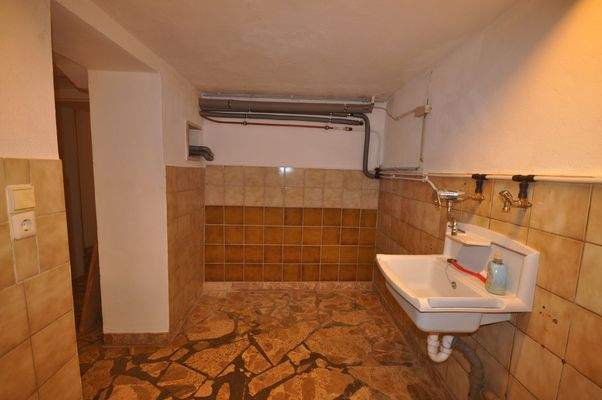 10 Hauswirtschaftsraum.JPG