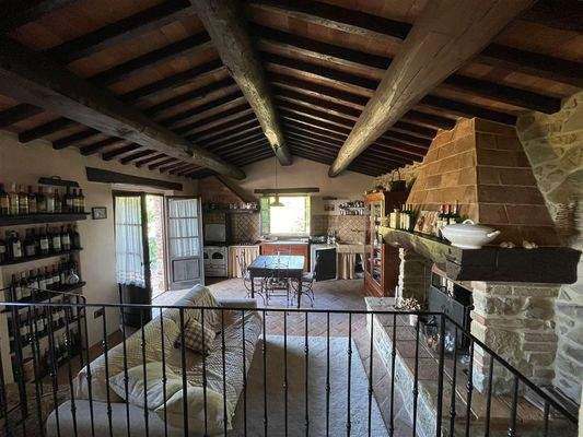 Wohnzimmer mit Kamin