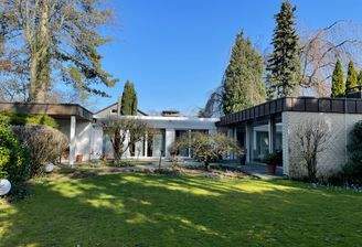 Terrassen mit Blick in den Garten