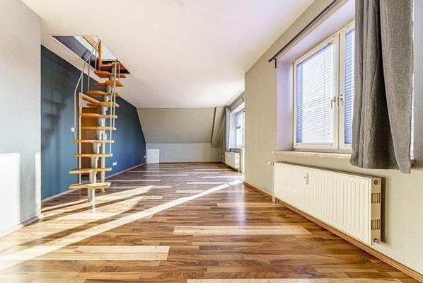 Lichtdurchflutetes Wohnzimmer