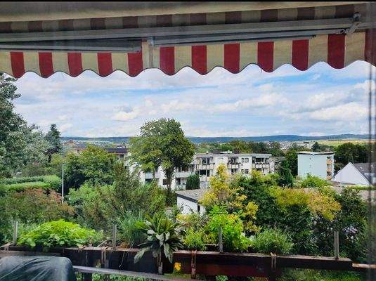 Balkon mit Blick ins Grüne 