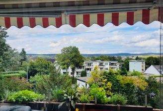 Balkon mit Blick ins Grüne 