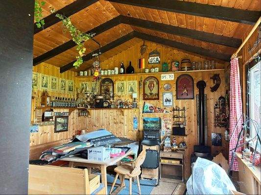 Gartenhütte innen