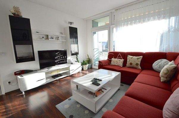 Großzügiges Wohnzimmer