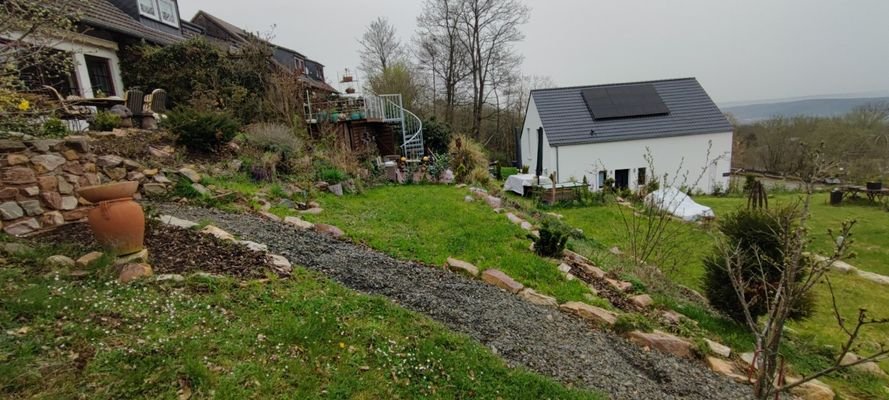 Aufgang von unten zum Haus