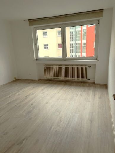 Offene Besichtigung am 16.03 um 16:30 Uhr  *Frisch renovierte Wohnung auf Wunsch mit Stellplatz oder Garage*