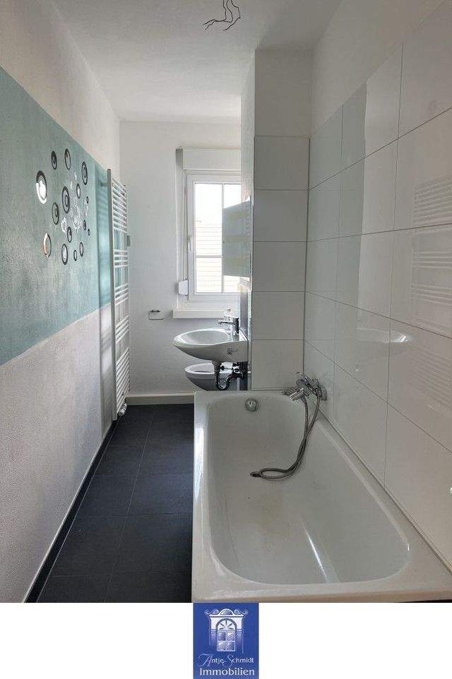 Perfekte Familienwohnung mit schönem Balkon in ländlicher grüner Umgebung! - Photo 2