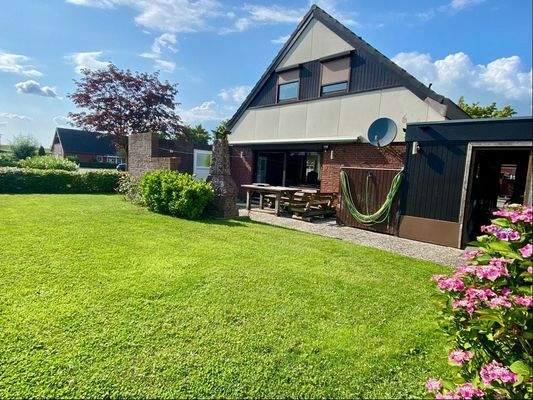 Rückansicht mit Terrasse