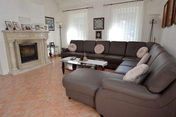 Wohnbereich mit Kamin