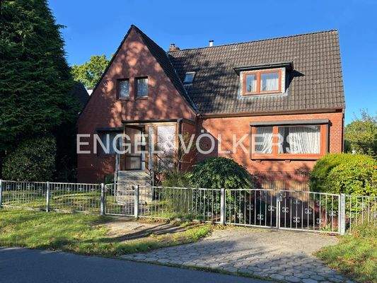 Vorderansicht mit Morgensonne