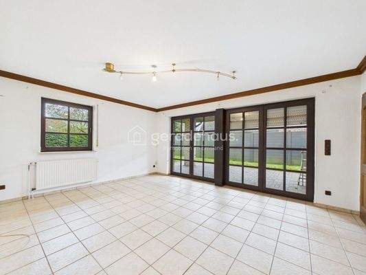 CAM03818G0-PR0073-STILL037