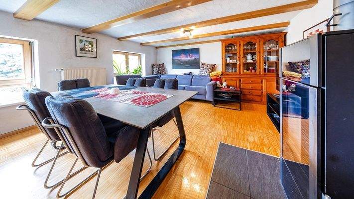 Wohn-/Essbereich mit Ofen