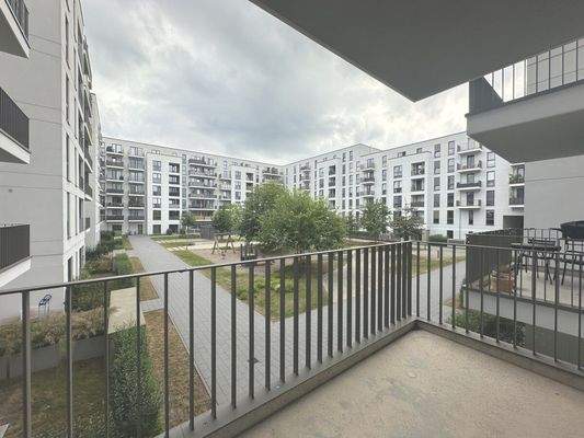 Balkon mit Blick in den Innenhof