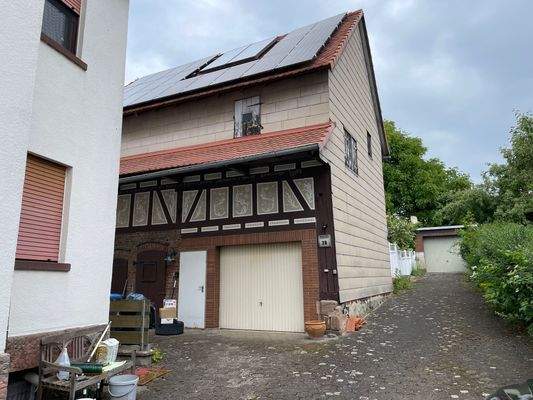 Scheune mit Photovoltaikanlage.JPG