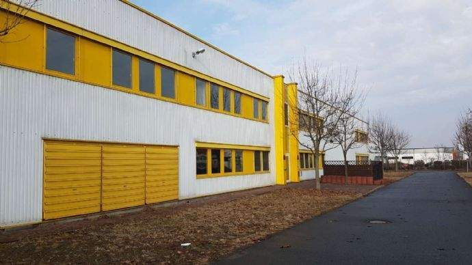 Außenansicht / Stellplätze