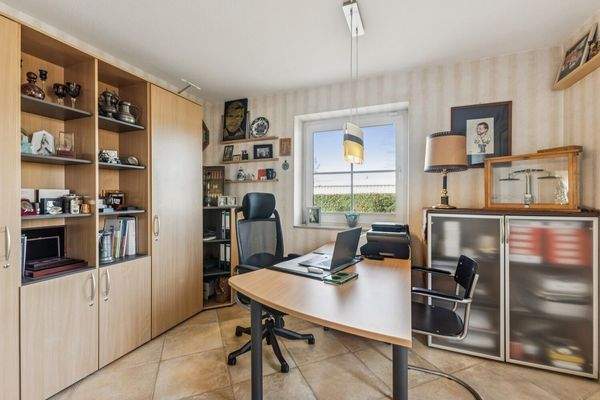 Büro EG