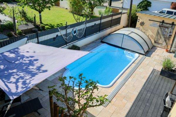 Blick von Balkon auf den Pool