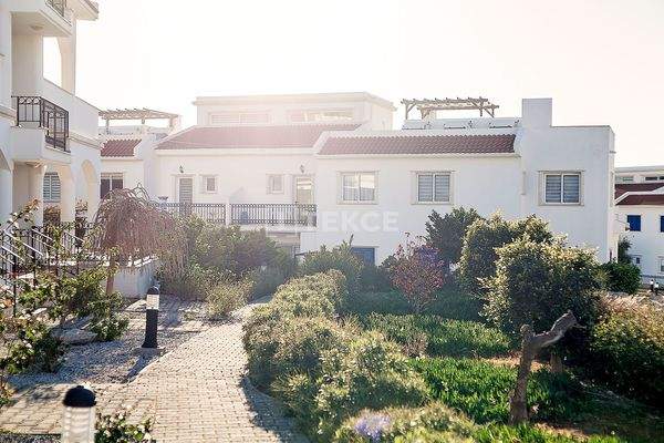 Apartments in a Complex with Rich Amenities in Esentepe Girne