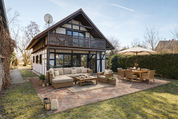 KI Rückseite ohne Bäume.png