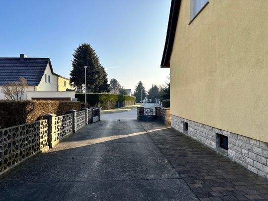 Grundstückszufahrt/Hof