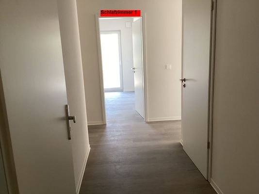 Blick vom Wohnungseingang Richtung Schlafzimmer 1