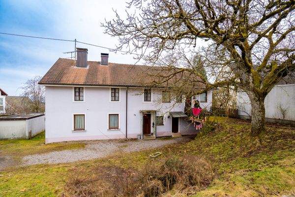 Eingang Hauptwohnung und Einliegerwohnung