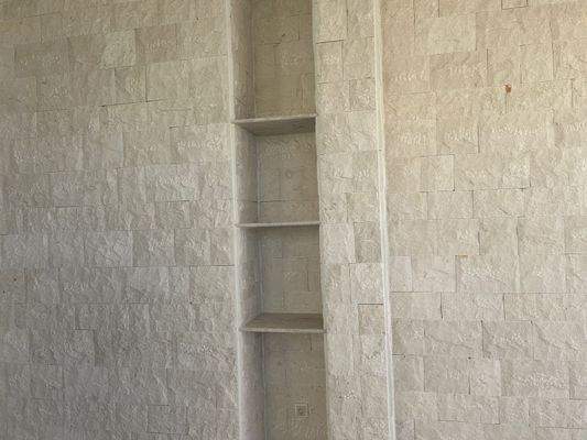 Abstellfläche im Essbereich außen 