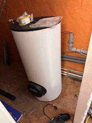 Warmwasserspeicher im DG.jpg