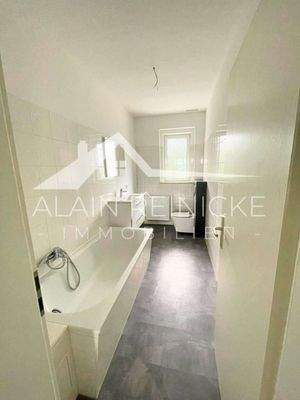 Wannenbad mit Fenster