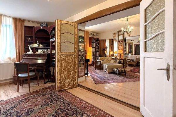 imposante Flügeltüren