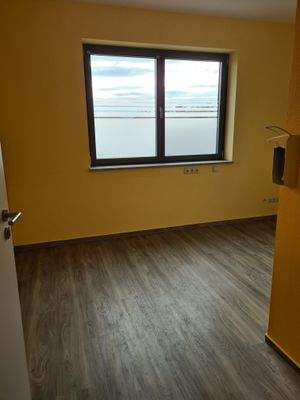 Bereitszimmer mit Dusche_Bild 1.jpg