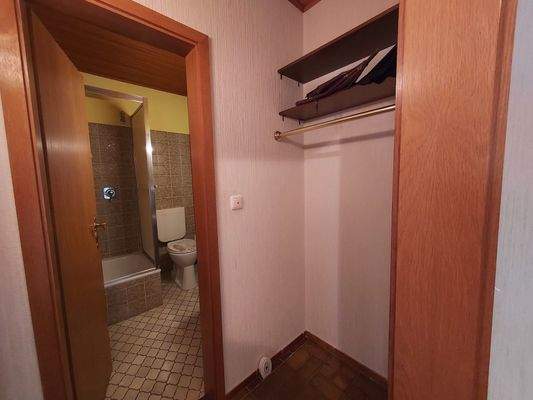 Dusch-WC und Garderobe