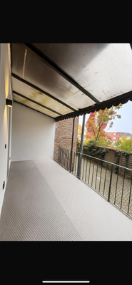 Balkon mit Blick in den Hof