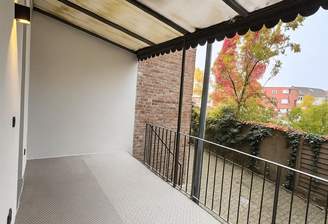 Balkon mit Blick in den Hof